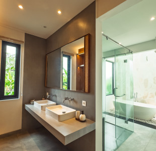 Jengja Villa Ubud Master Bathroom